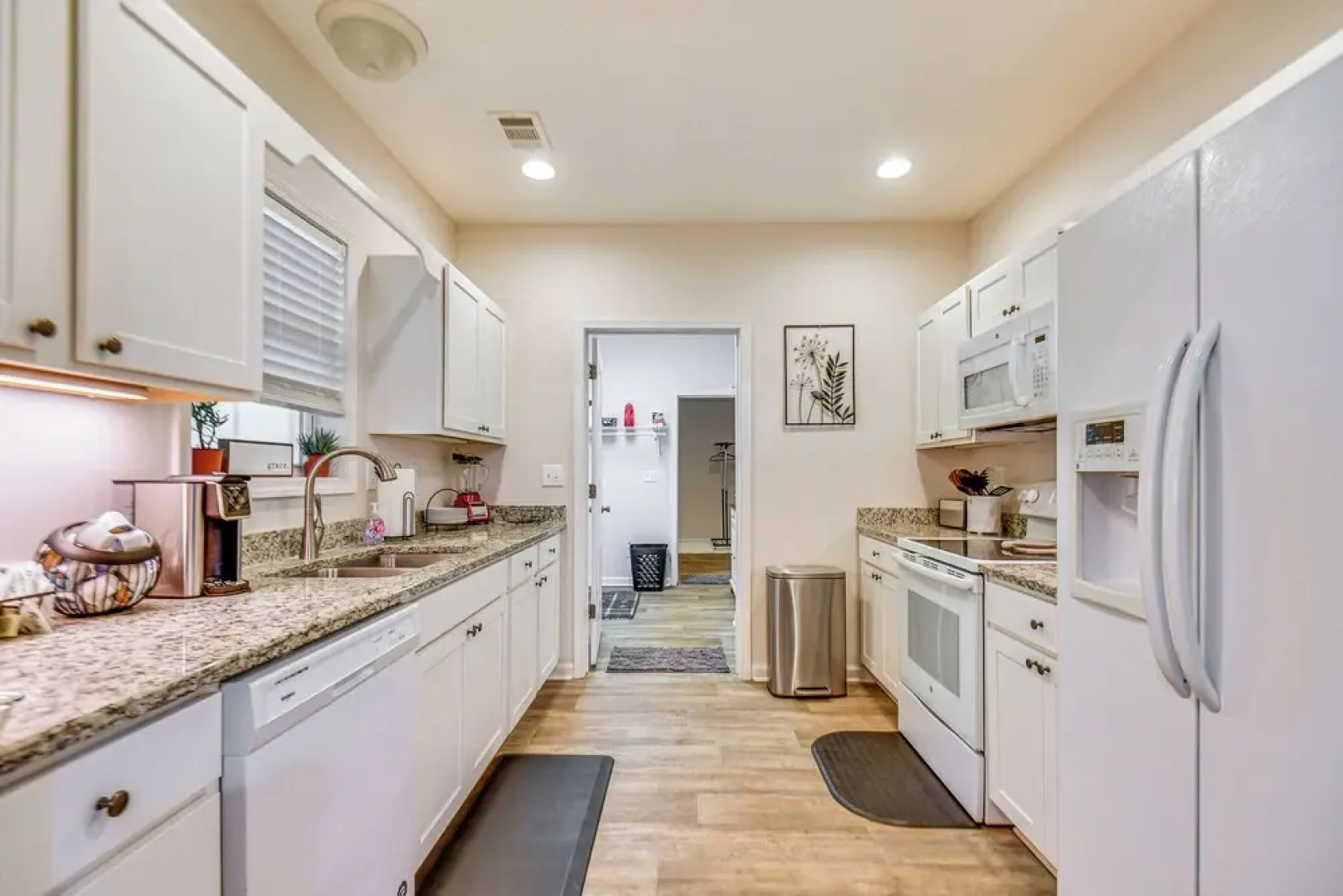 Pet-friendly Georgia Apartment: 8 Mi to Athens!