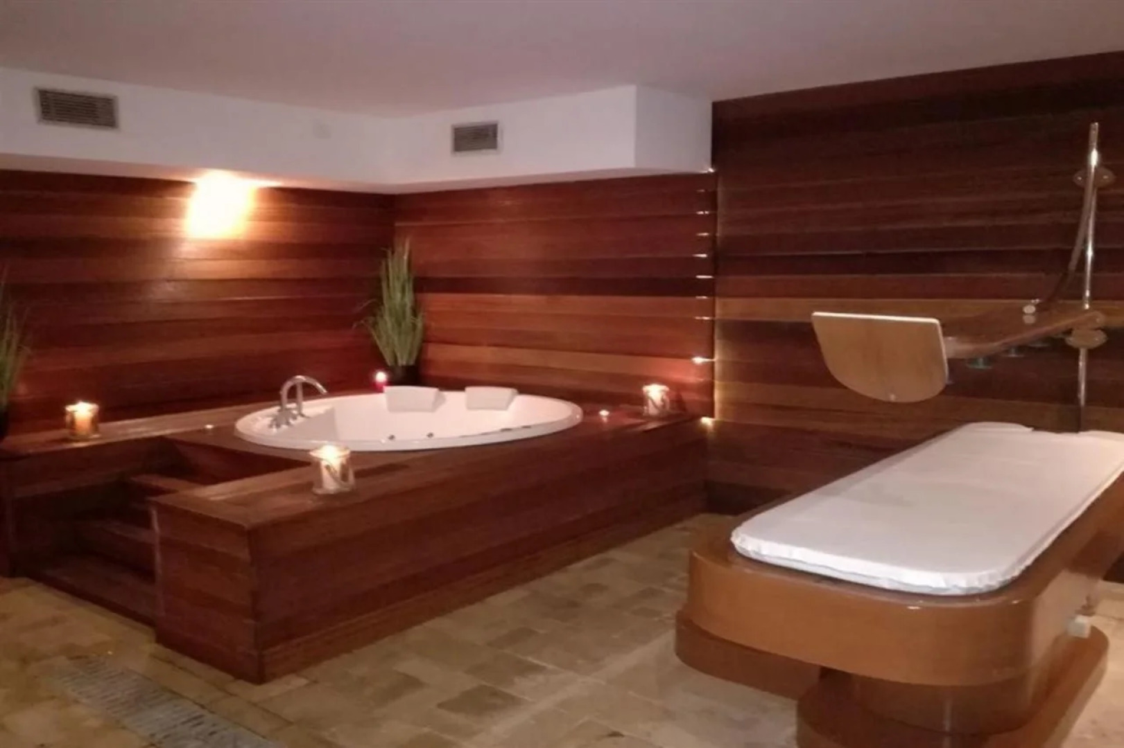 Royal Tulip Taj Sultan