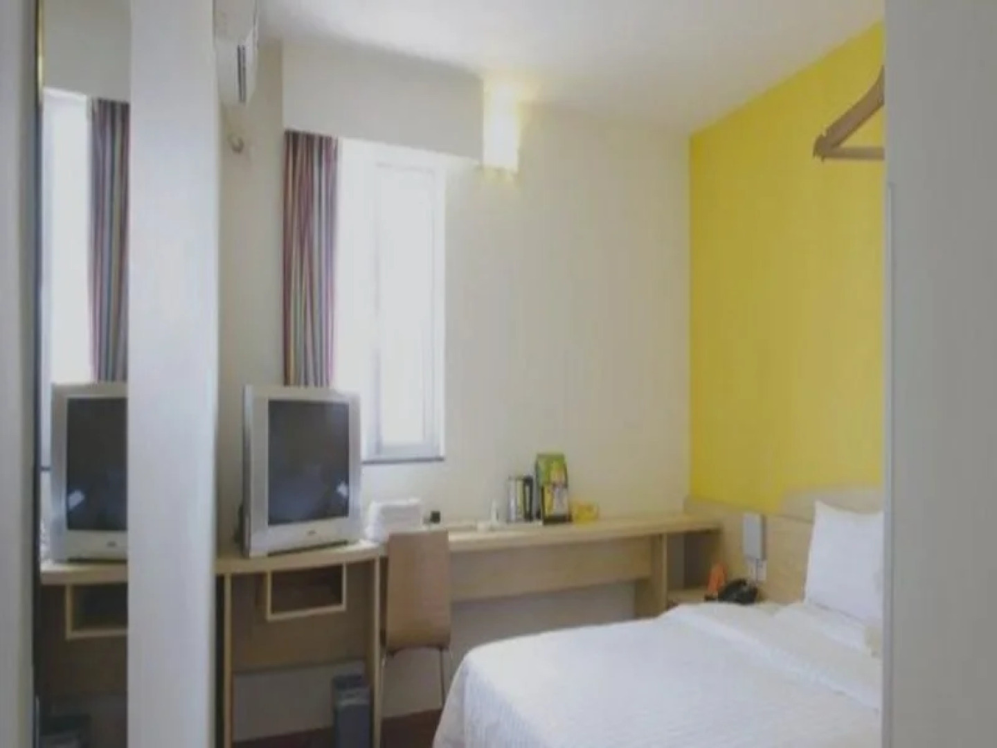 7 Days Inn Kaifeng Xici Square Baogongsi Branch