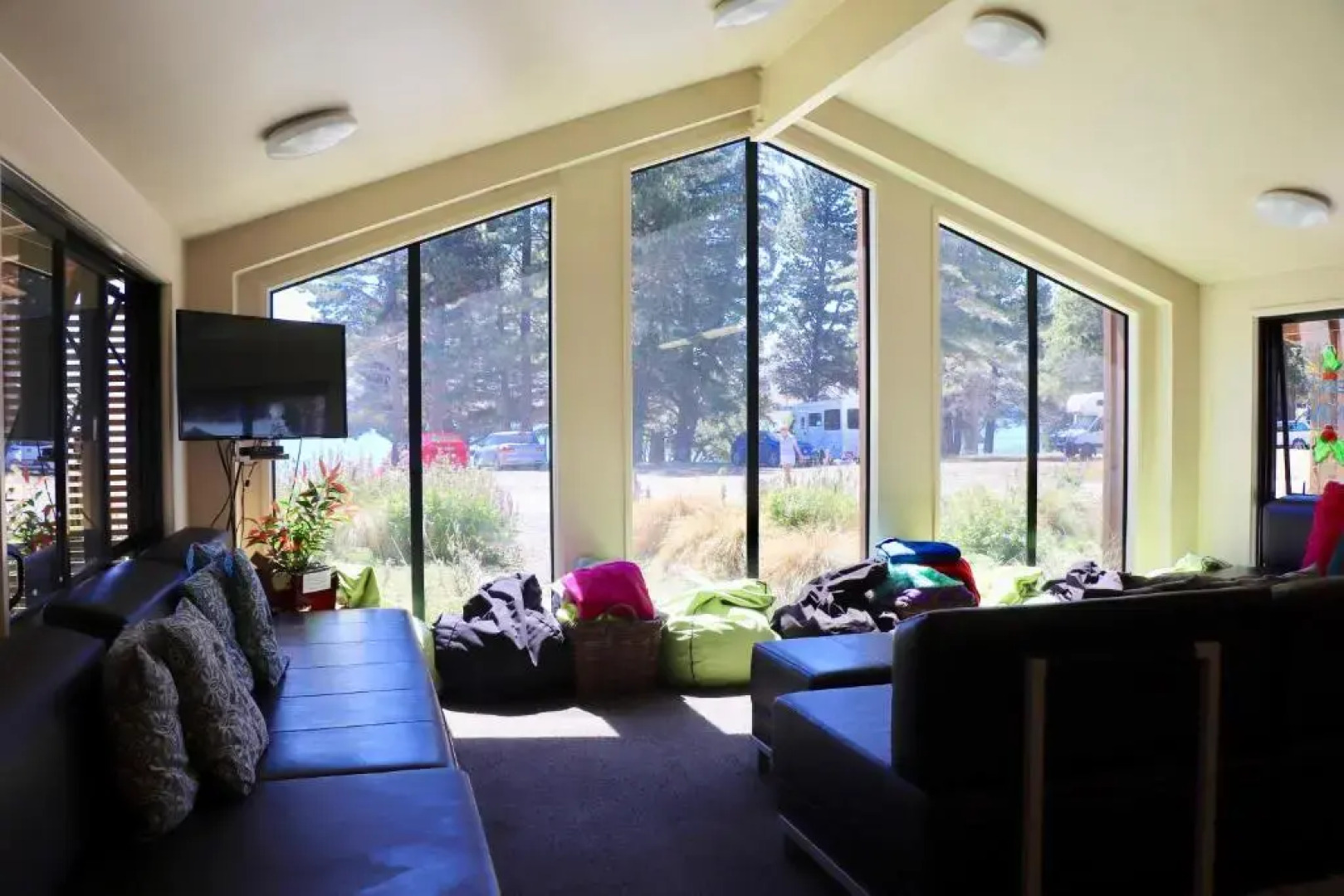 Lakefront Lodge Backpackers