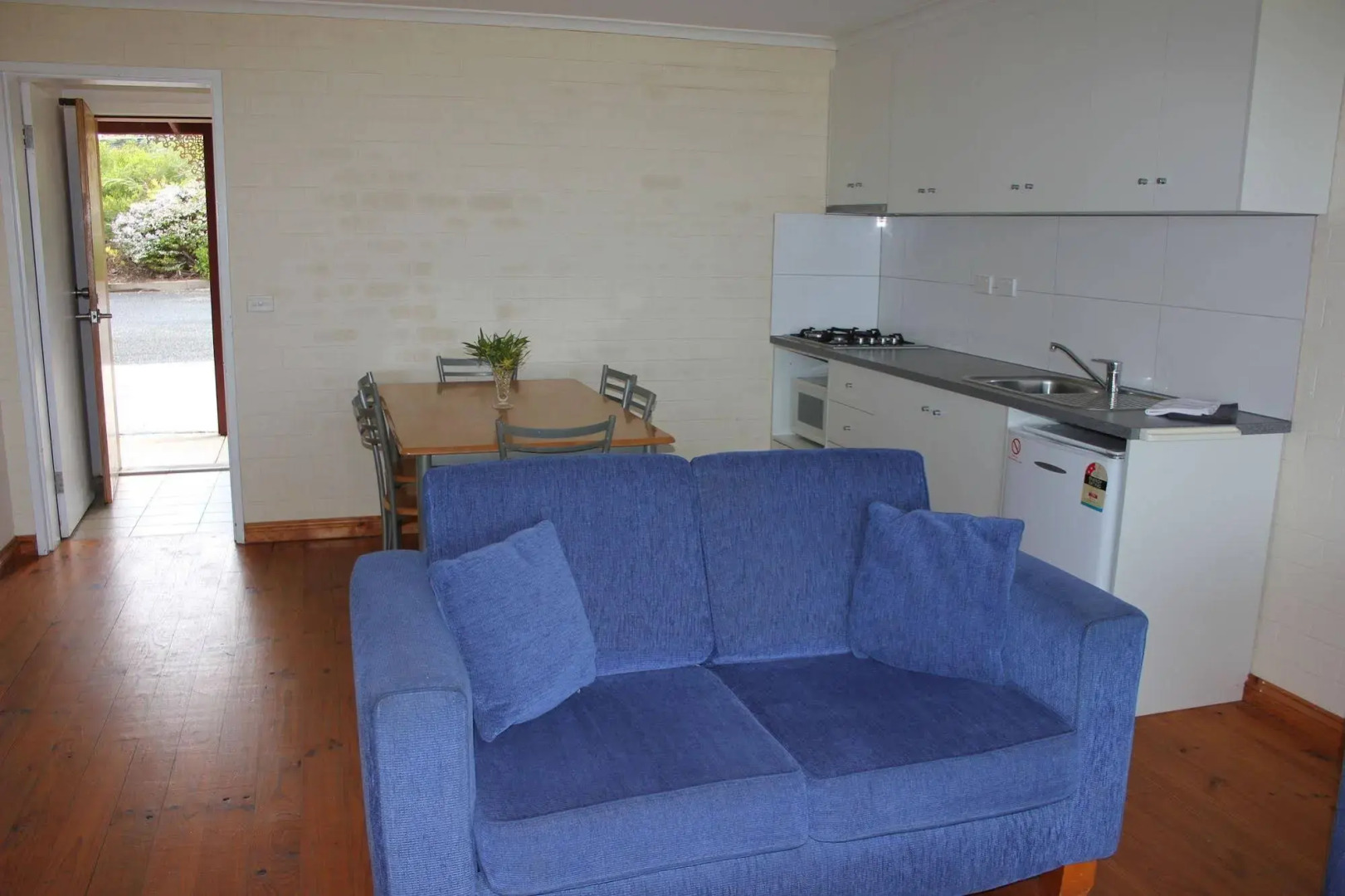 Skenes Creek Lodge Motel and Restaurant