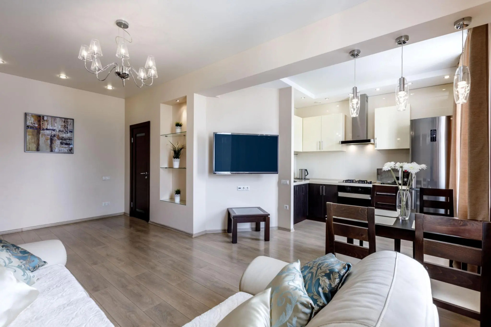 Аврора на улице 50 Лет Октября 15