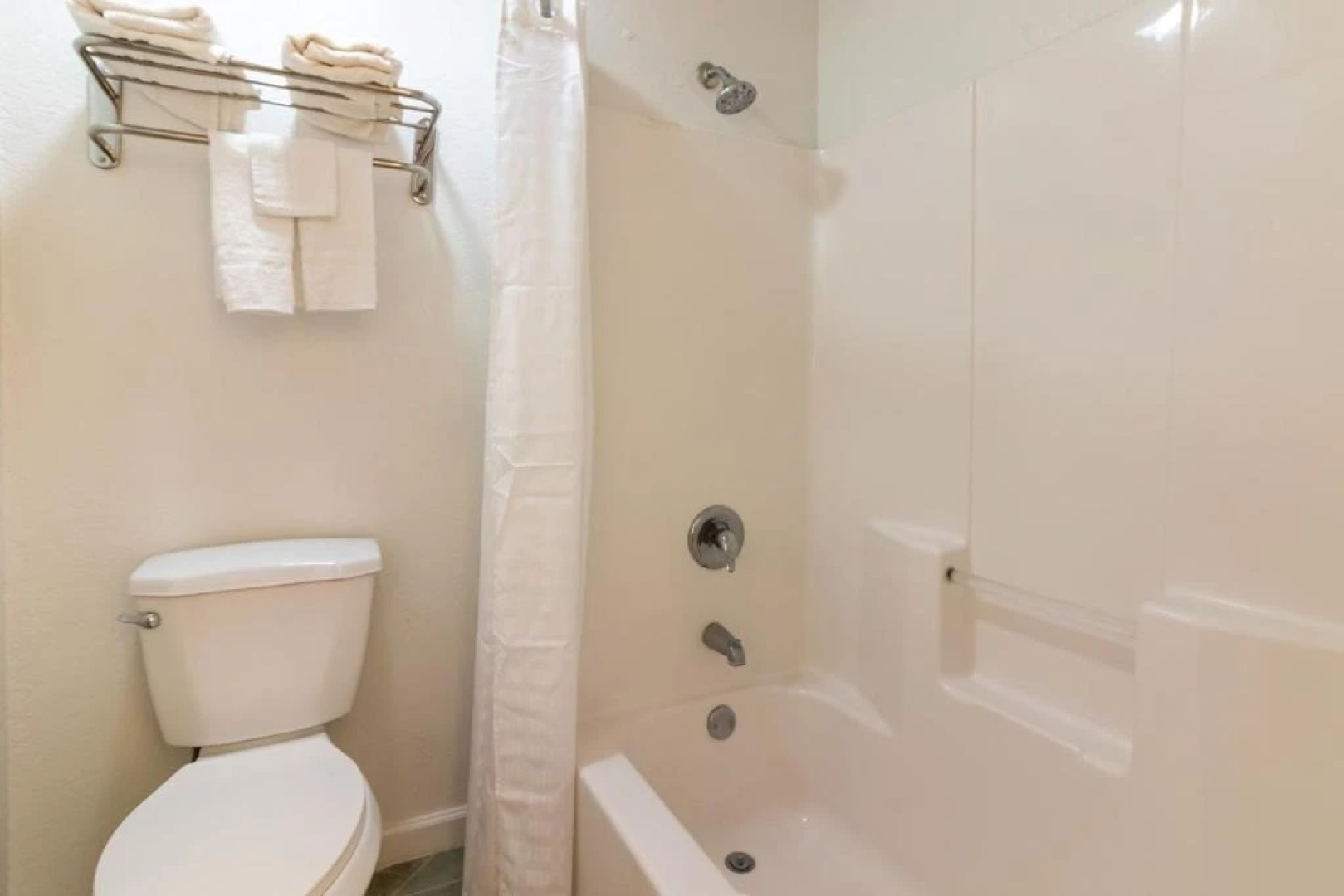 OYO Garden Inn and Suites Pearsall I-35 East