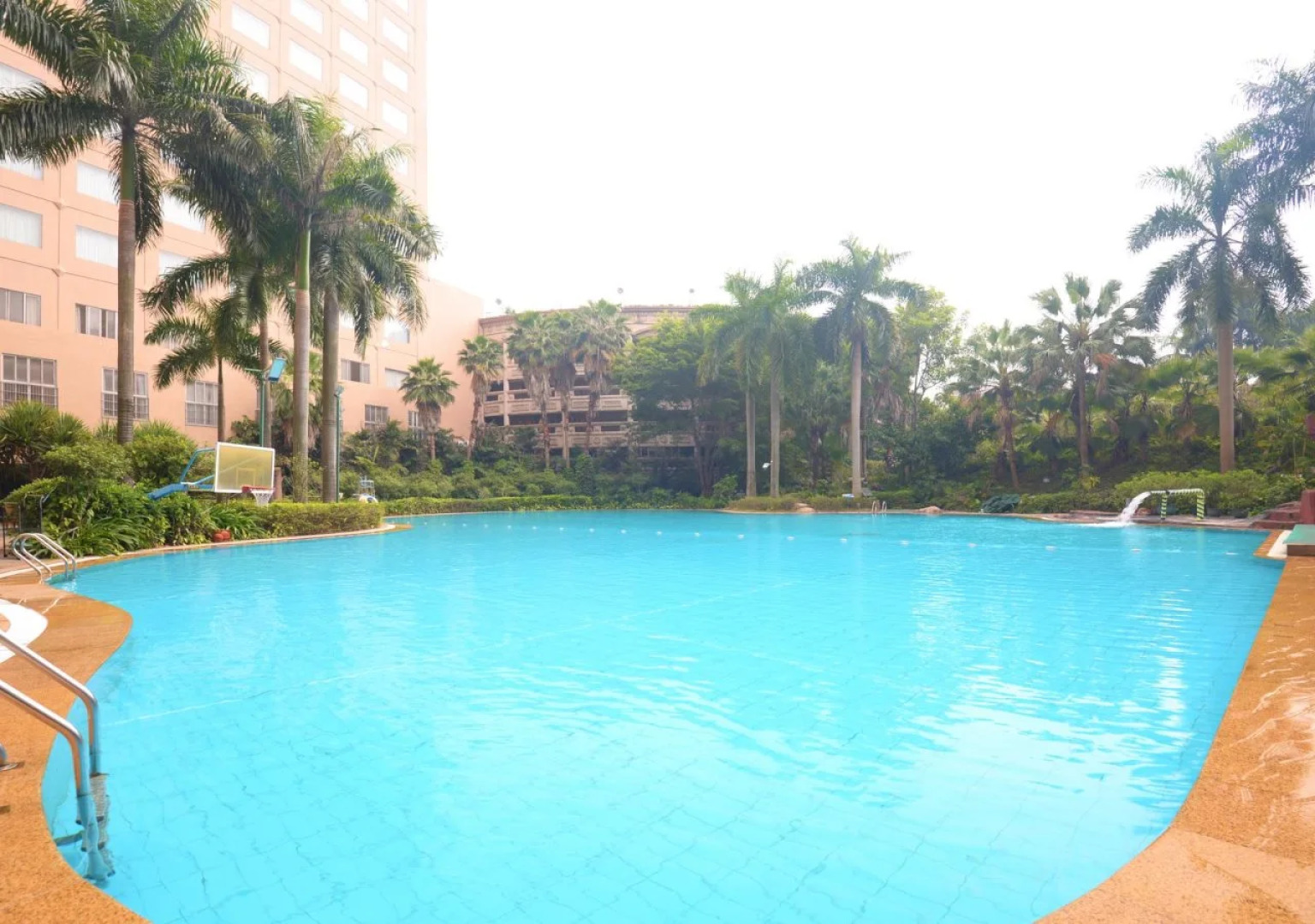 Dongguan OYC Crown Prince Hotel