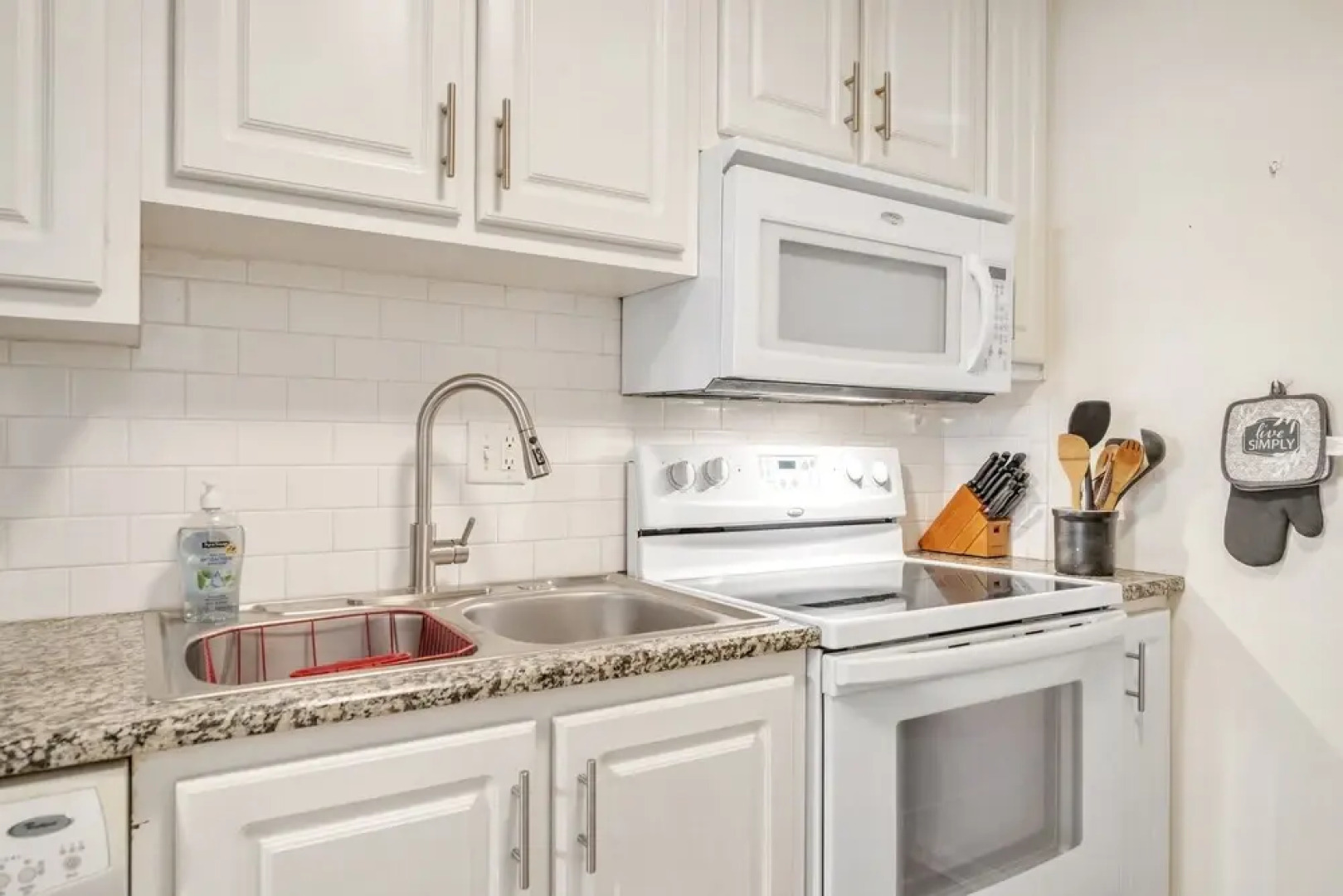 Charming 1br Apt In Eustis! 1 Bedroom Apts by RedAwning