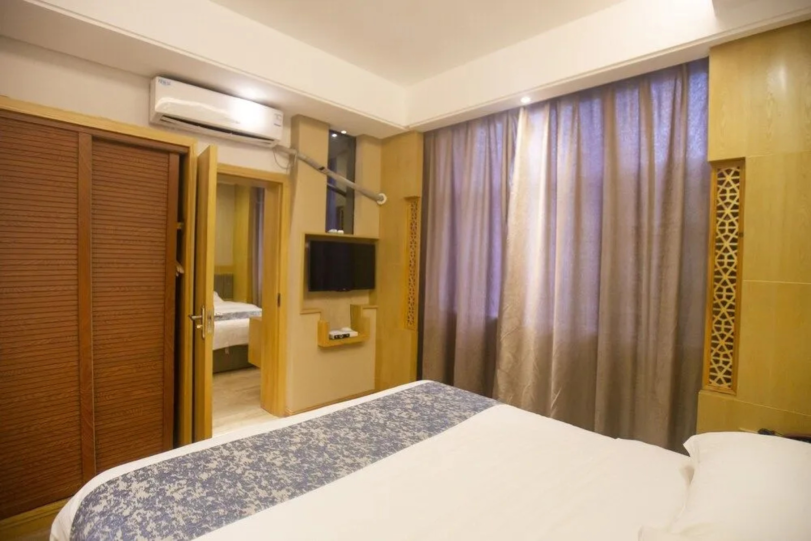 Zhangjiajie Heyday Hotel