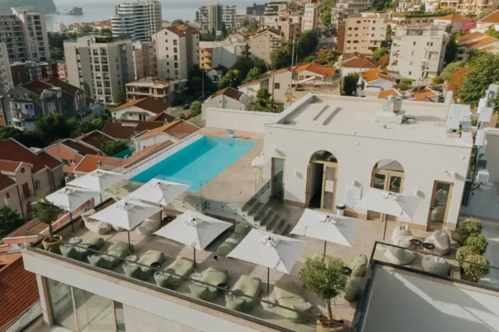 Infinity Hotel & More