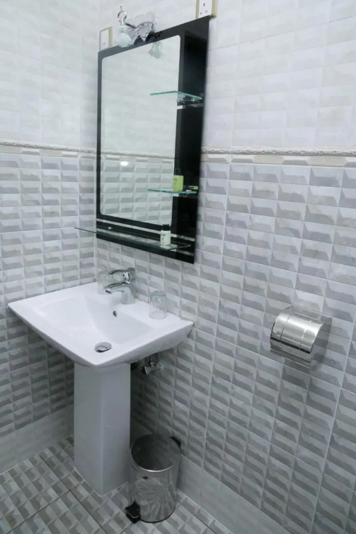 Glitz Cloud 9 Suites