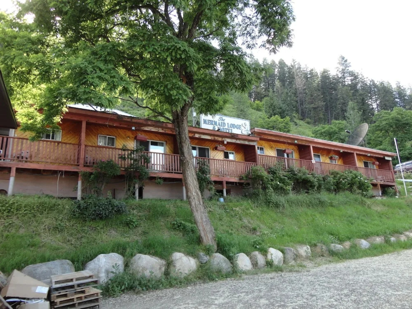 The Mermaid Lodge & Motel