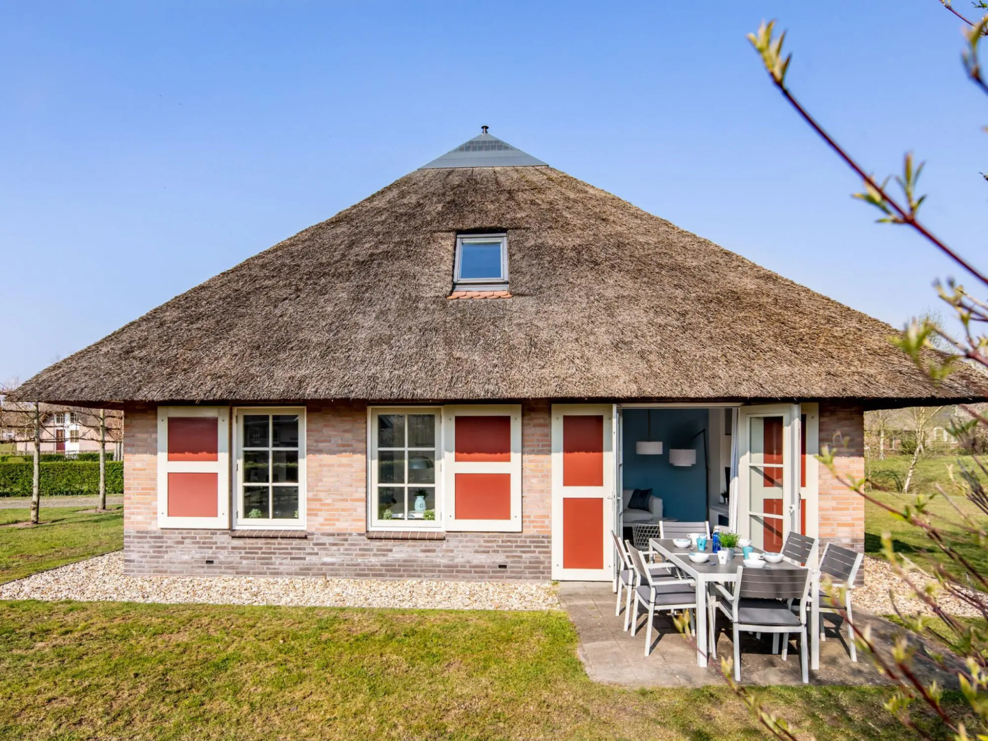 Thatched Villa With Dishwasher Near Appelscha