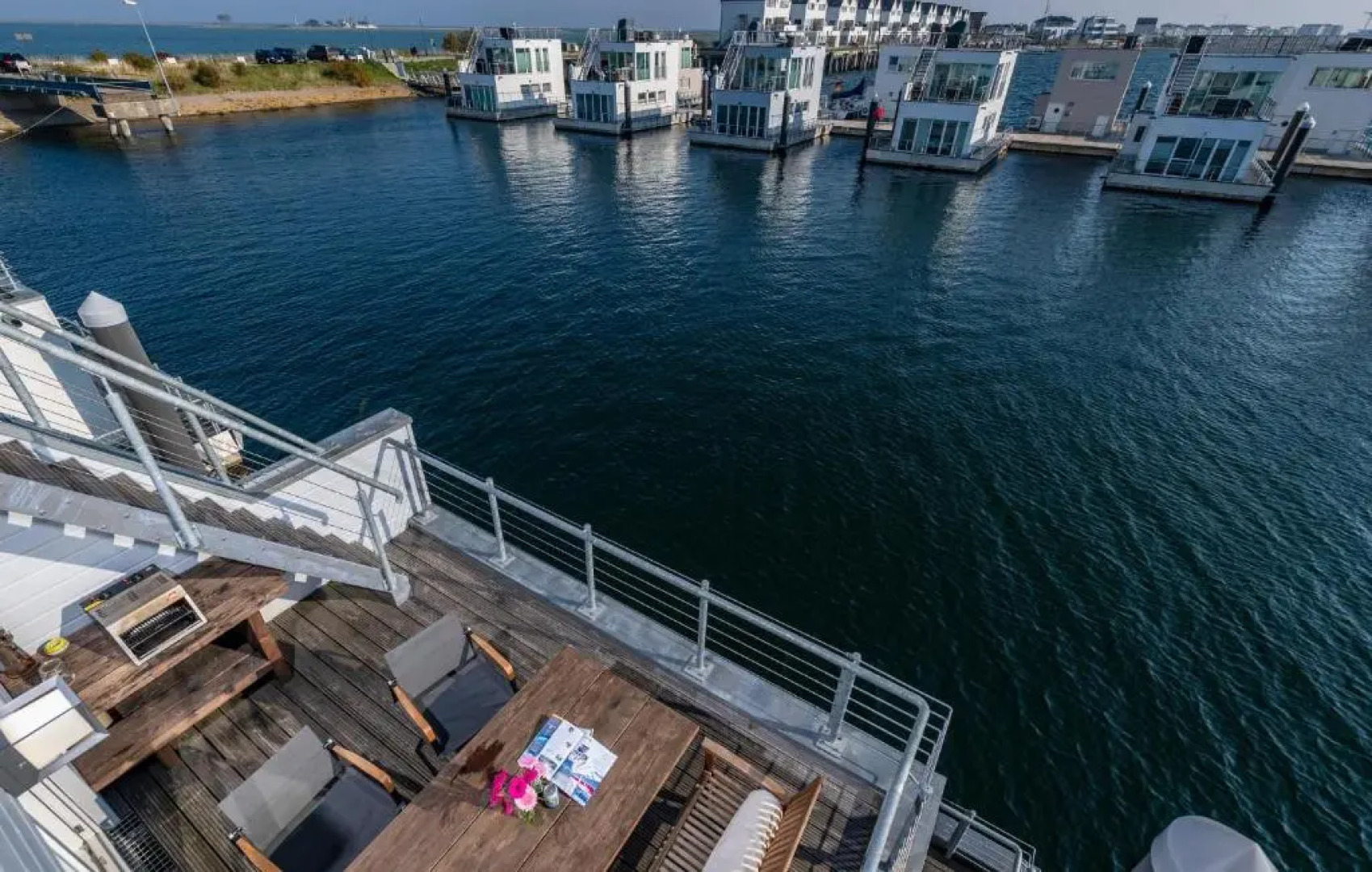 Schwimmendes Haus 10 Grad Ost