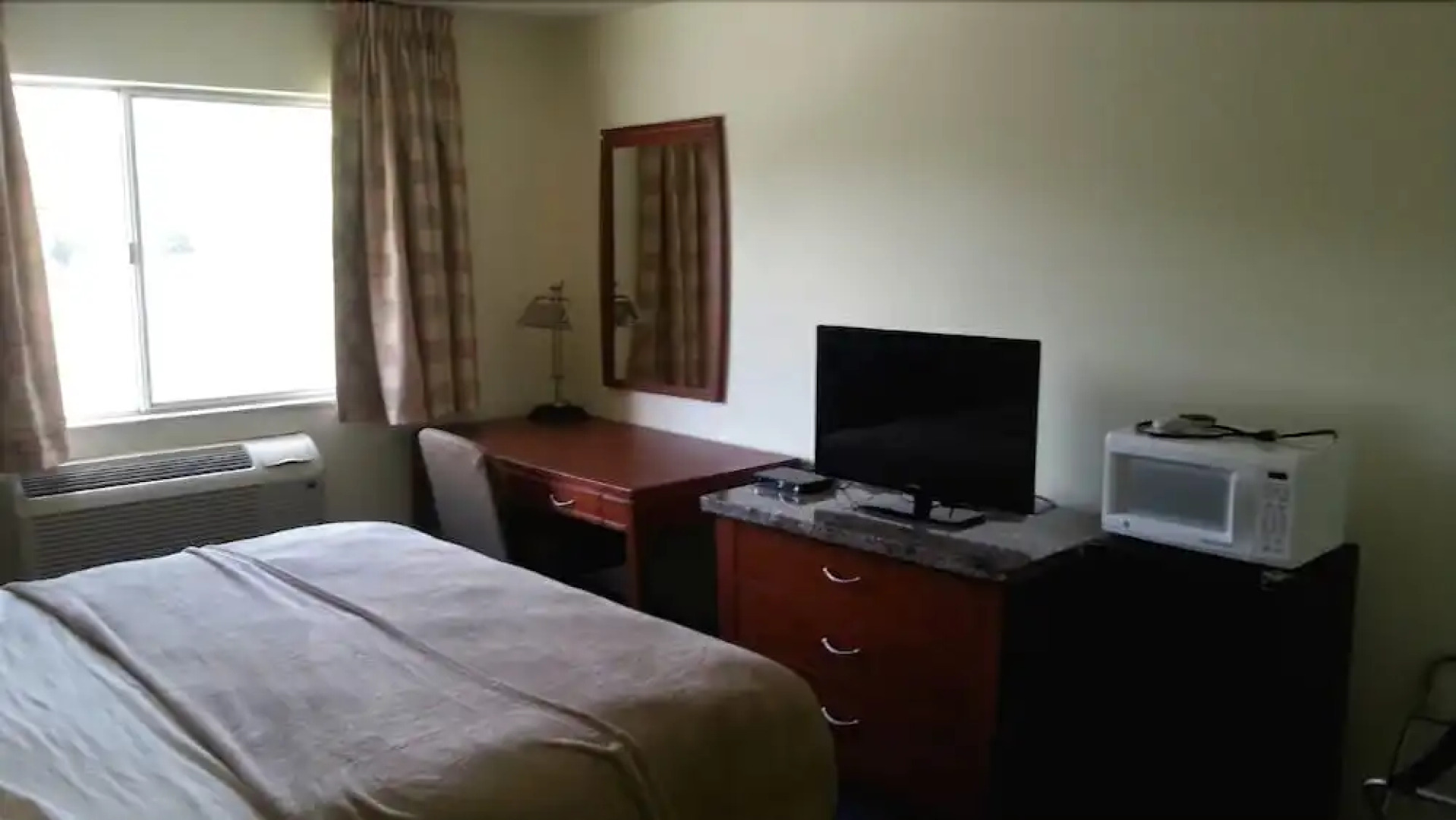 Riverwalk Inn & Suites