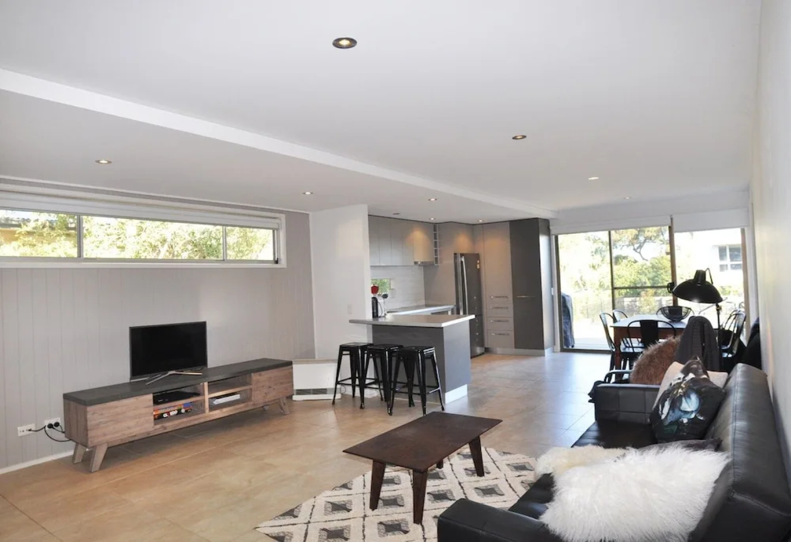52 On Bayview - Pet Friendly (Outside Only)