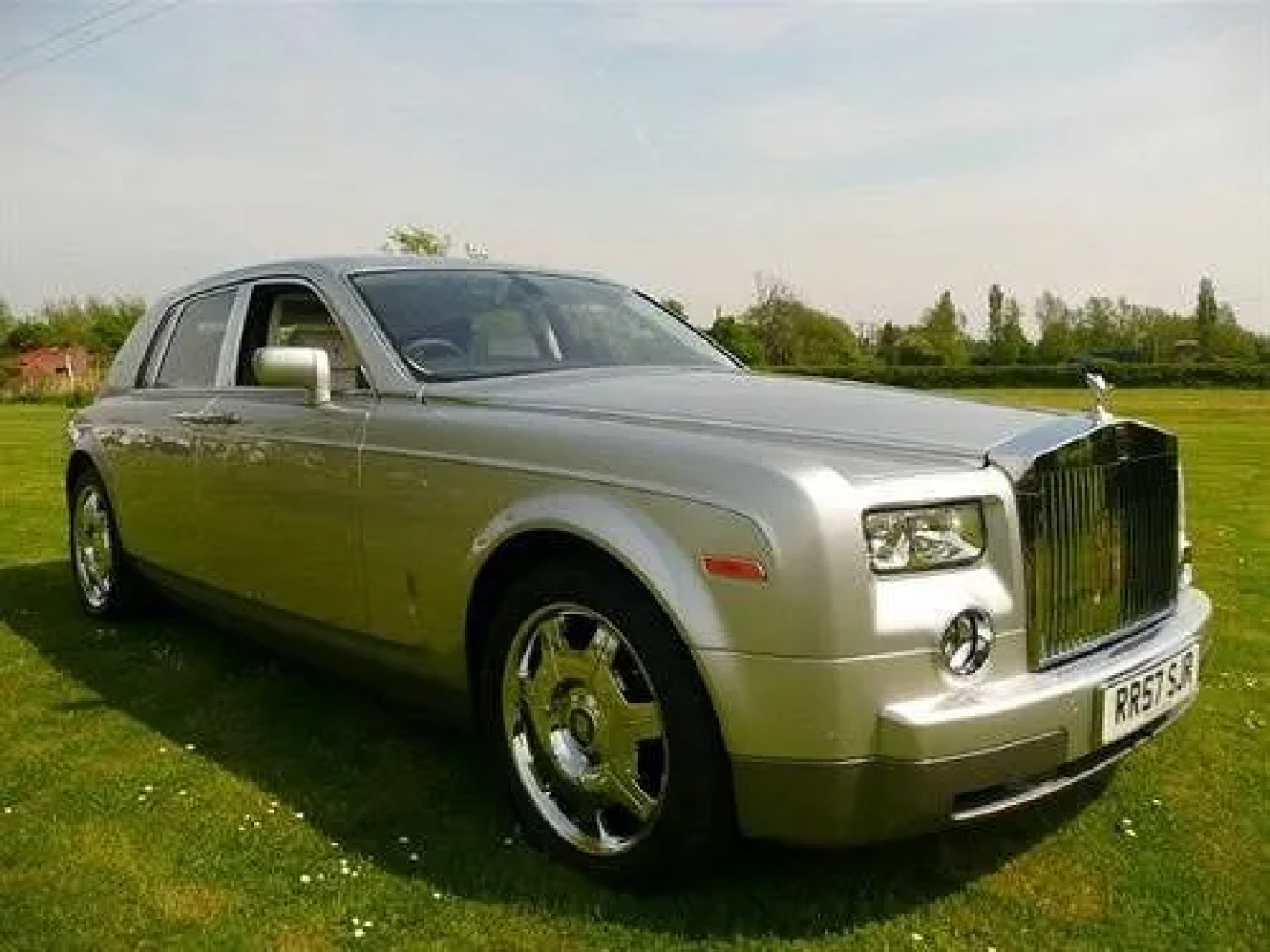 Hollywood Apartments  Barges