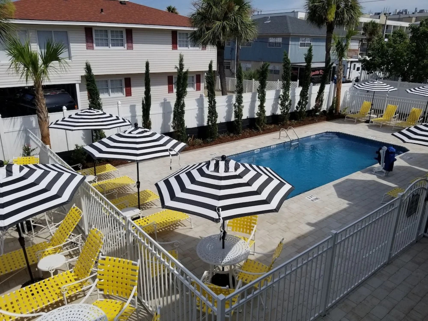 Georgianne Inn & Suites