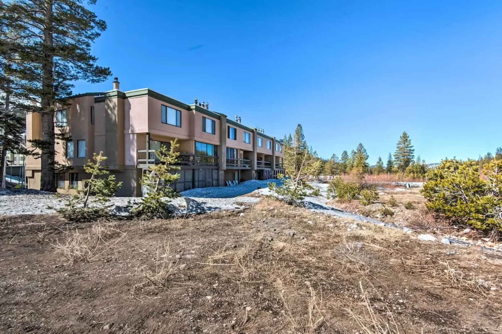 Walk to Ski Lift & Village: Lovely Kirkwood Condo!