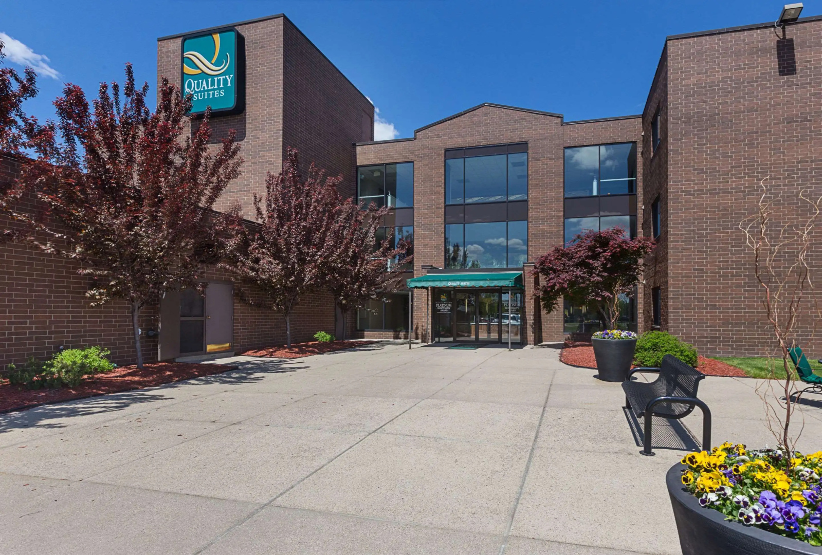 Quality Suites Lansing West