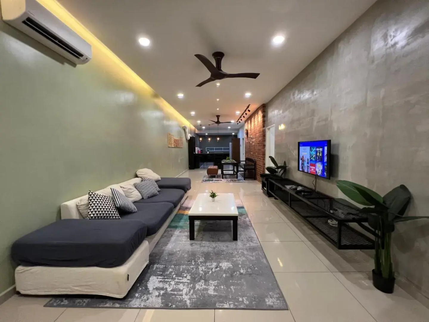 R3troHouse 3Bedroom with AC PS4,POOL TABLE,TVBOX