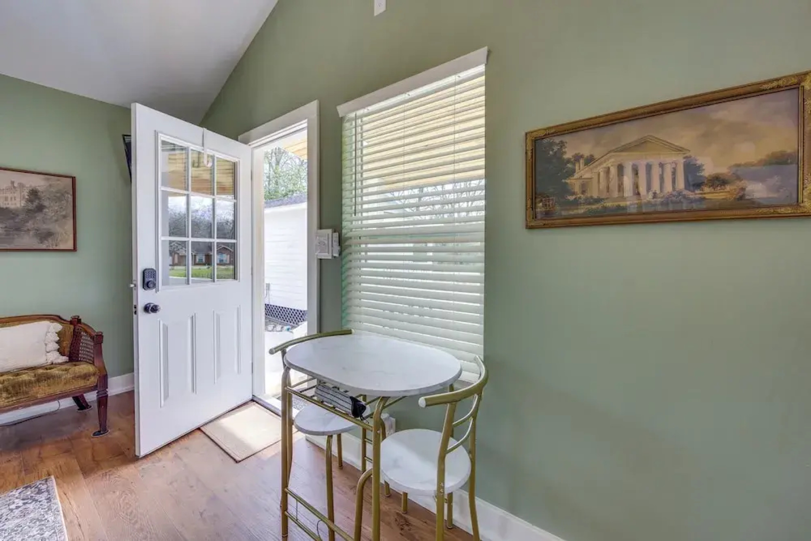 Walk to Museums: Art Deco Cottage in Jefferson