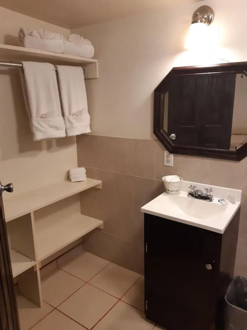 Seaside Hotel & Victor's RV Park