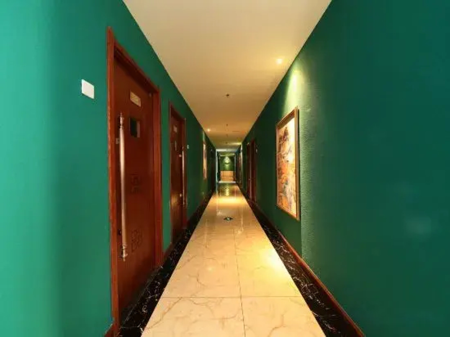 Jixi Haina Baichuan Hotel