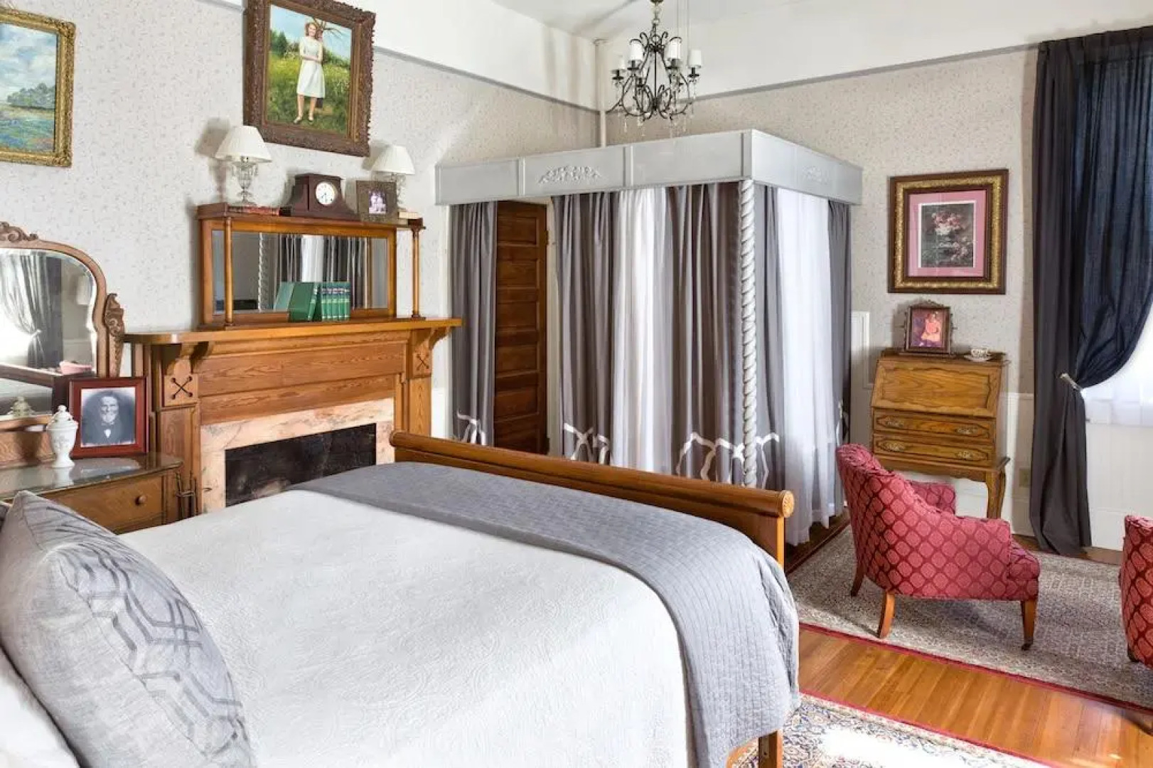 The Reynolds Mansion