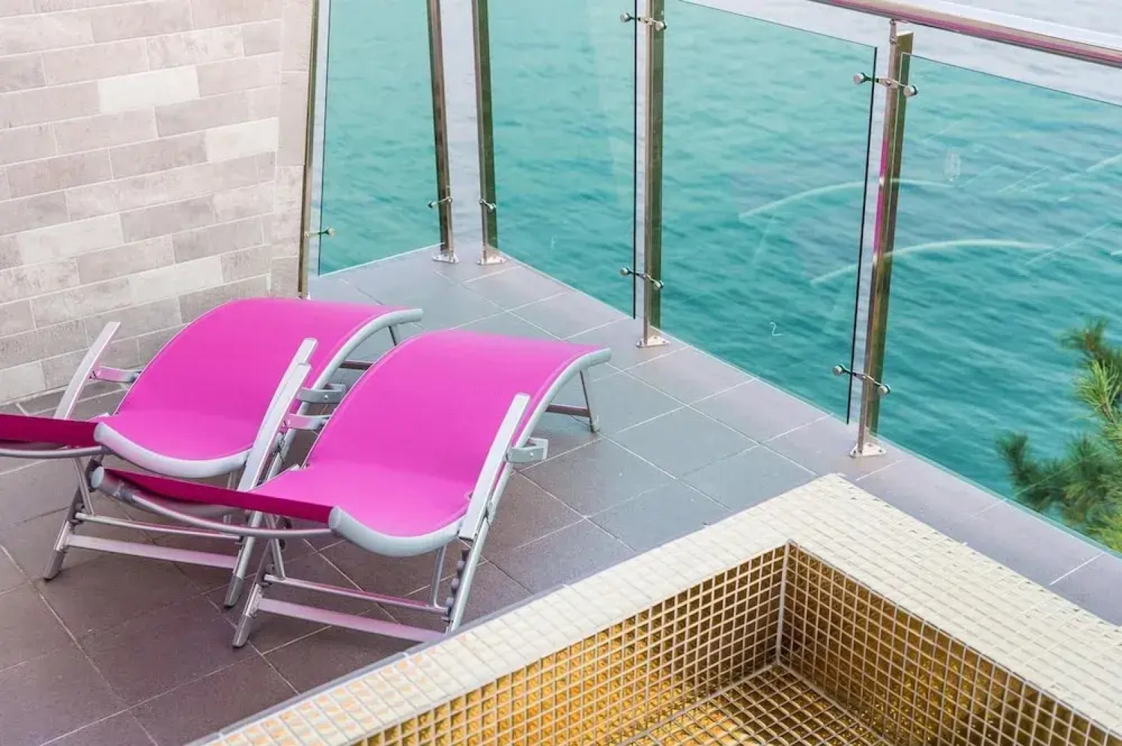 Tongyoung S468 Poolvilla