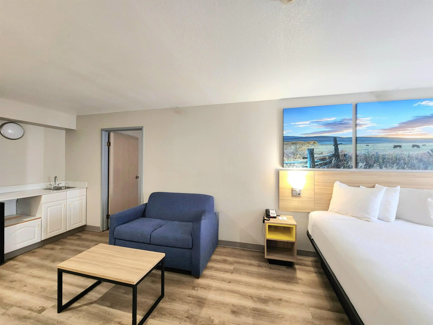 Days Inn & Suites by Wyndham Corpus Christi Central