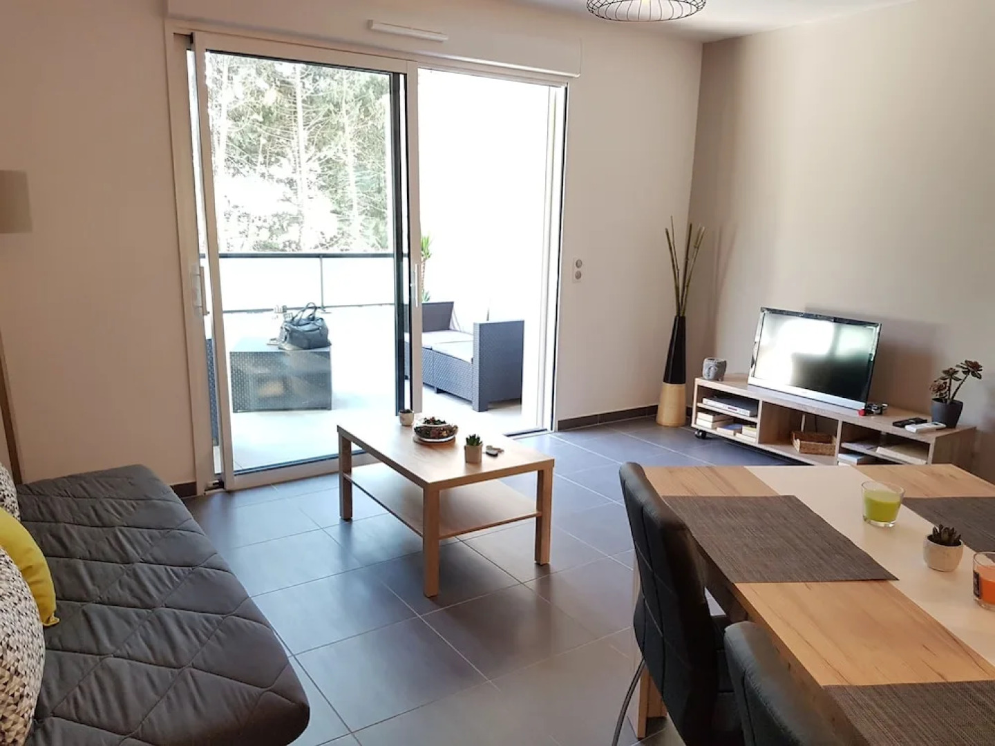 Appartement Neuf Stylé Proche Gare Sud