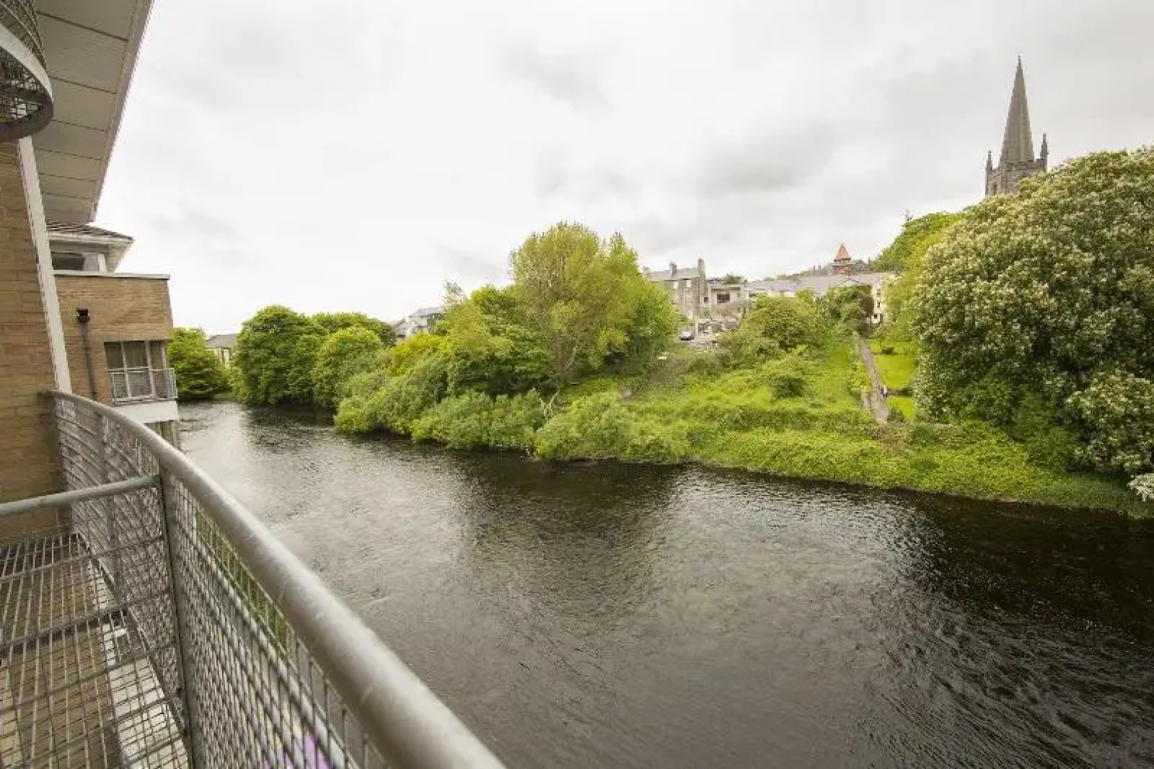 Riverside Suites Hotel