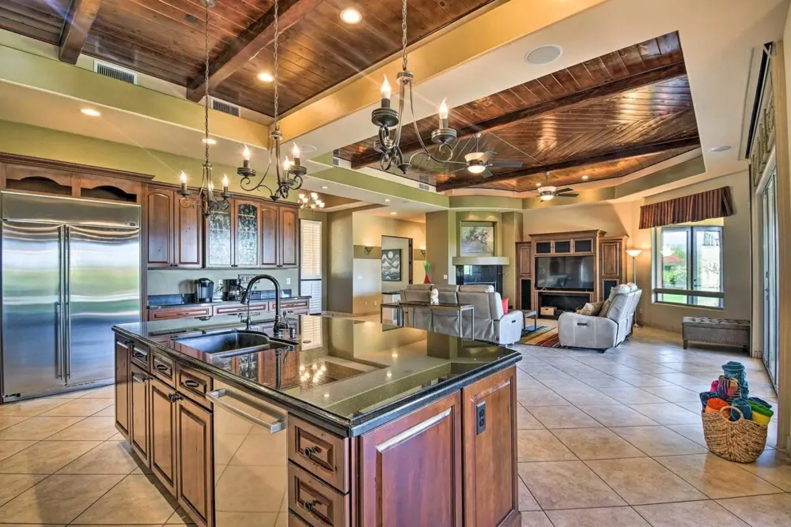 East Mesa Desert and Mountain Views: 5br, Pool