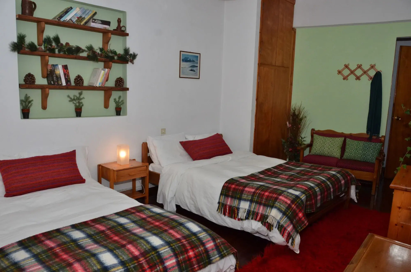 To Balcony tis Agorianis