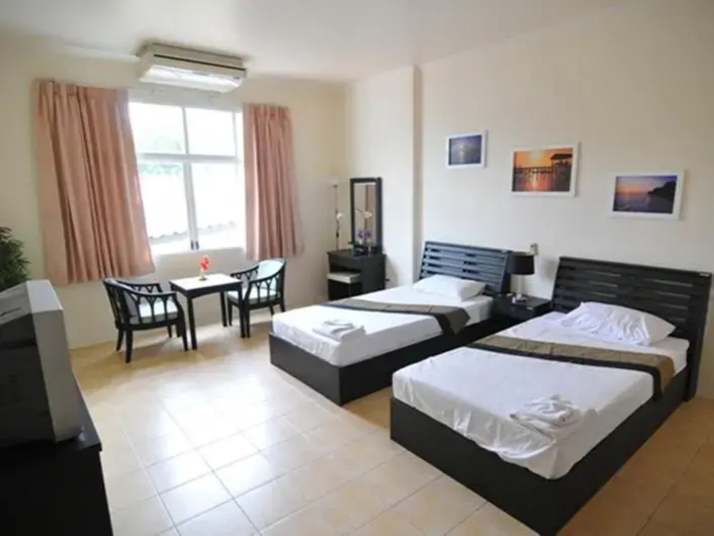 San Antonio Beach Guesthouse & Restaurant