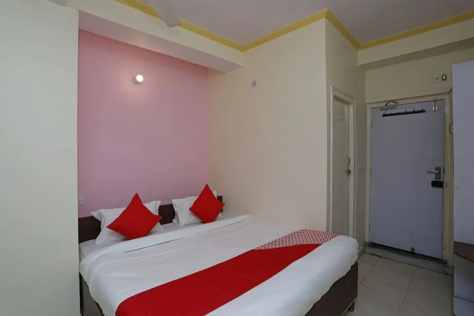 OYO 19804 Hotel Geet International