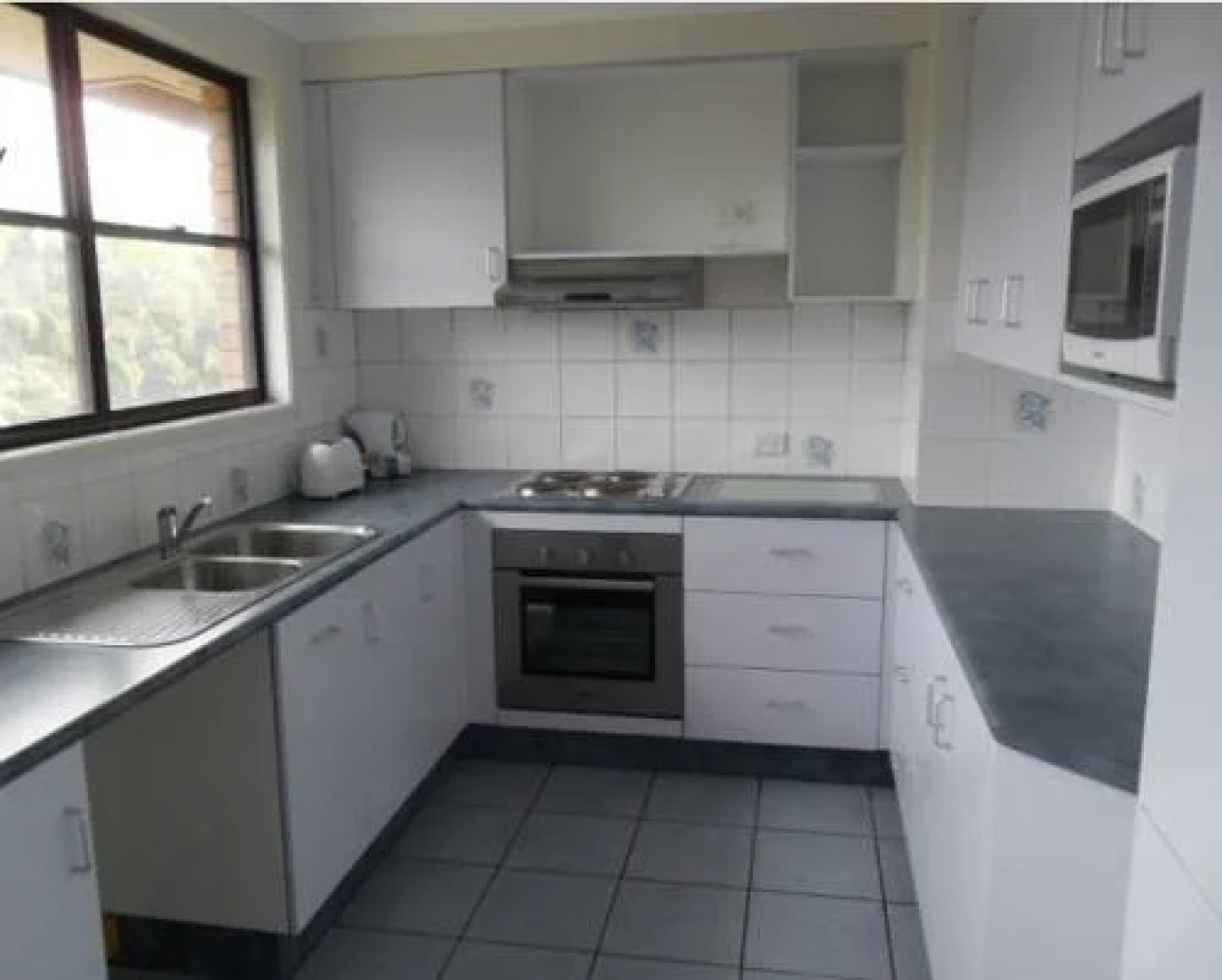 Adrift By The Beach Holiday Units