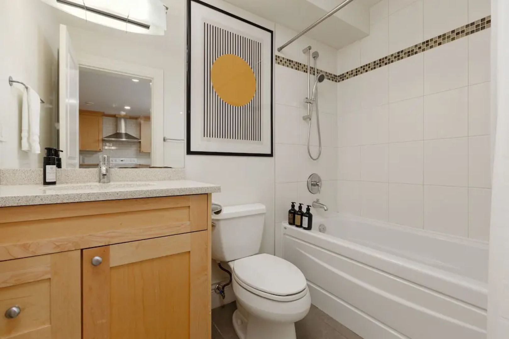 Cozy 2BR BSMT Suite Near Grouse Mt. and Edgemont.