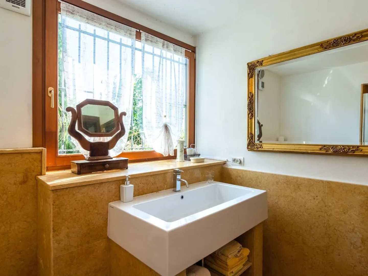 Villa With Private Pool and View of the Lake