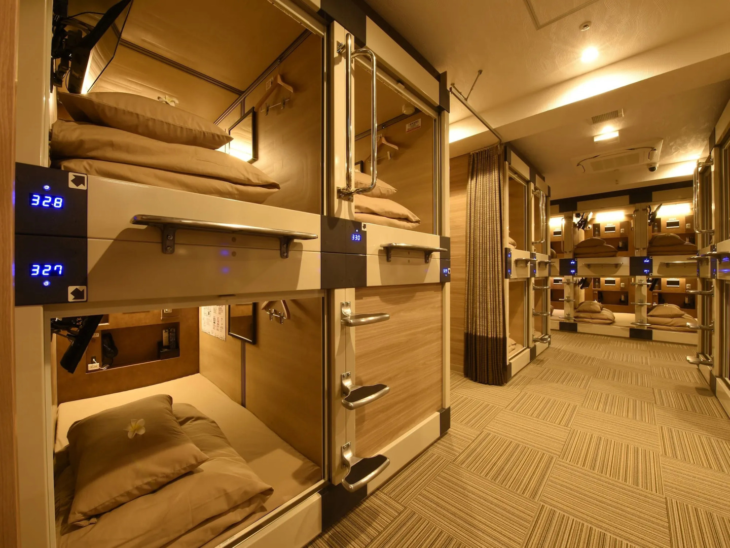Capsule Hotel Anshin Oyado Premier Resort Kyoto Shijo Karasuma