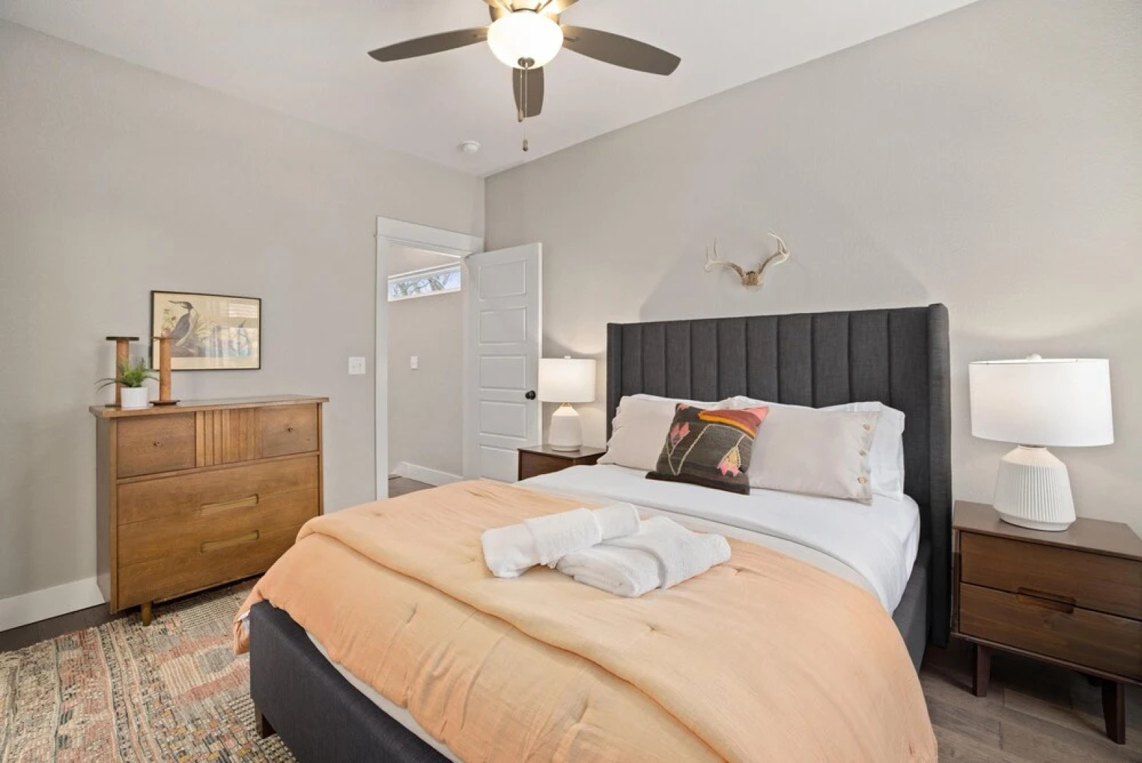 Big Blue on Main-hot Tub-less Than 1 Mi to Square