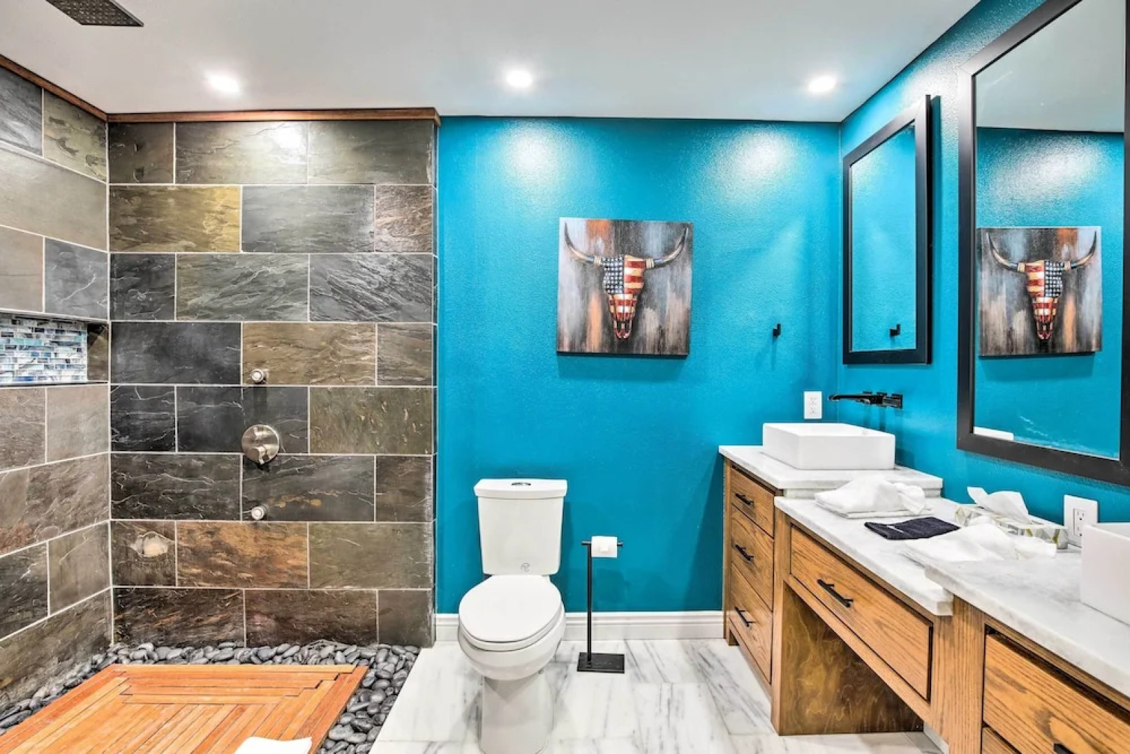 Poolside Oasis: Richardson Home w/ Movie Room!