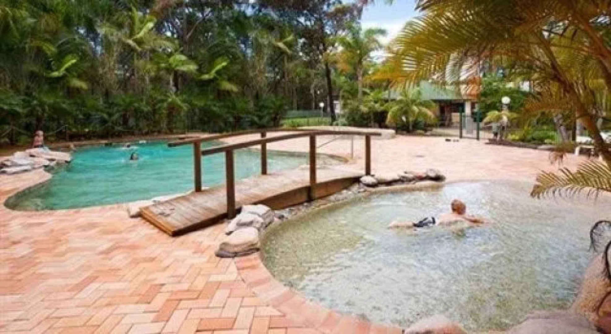 Gateway Lifestyle Lorikeet