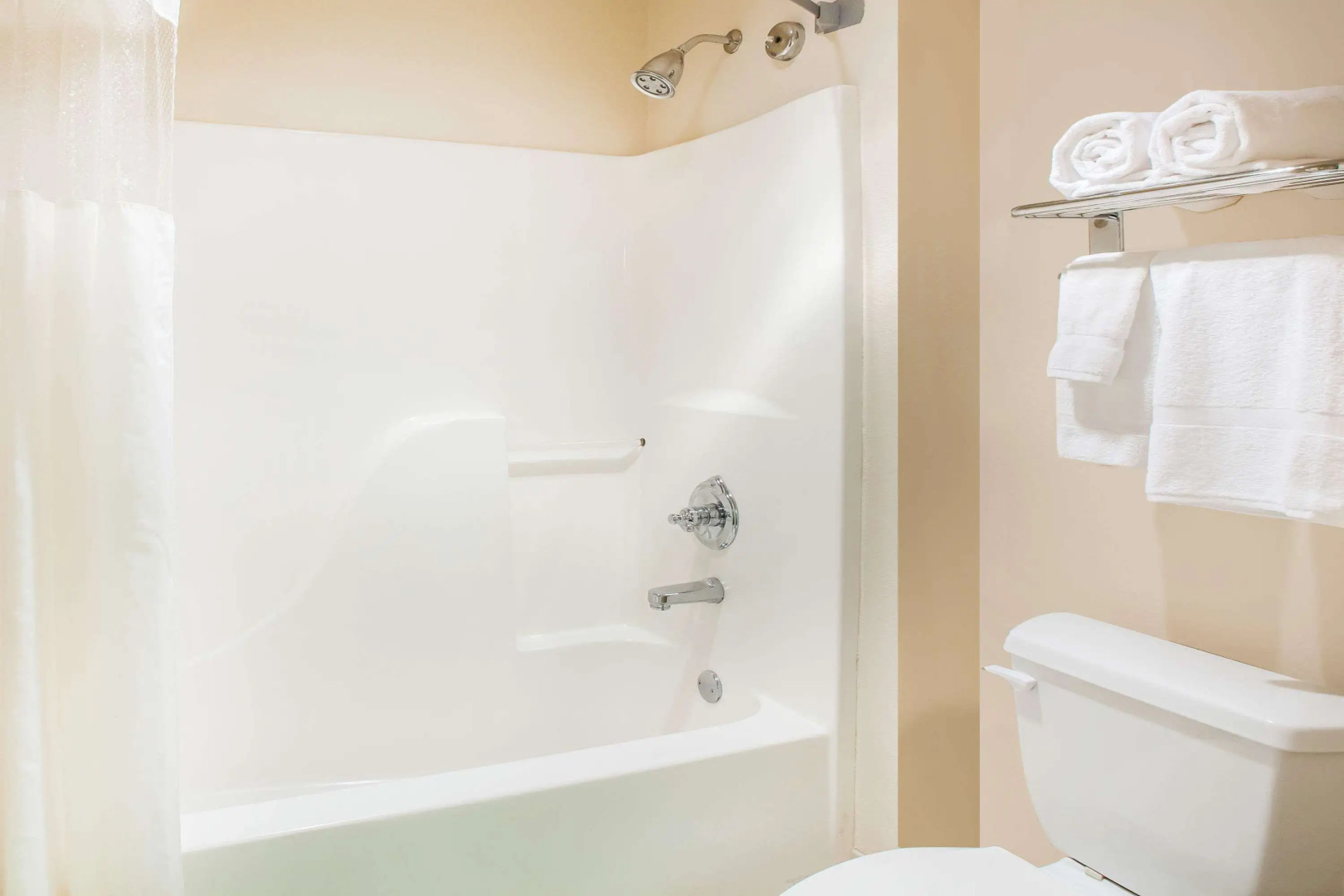 Baymont by Wyndham Hot Springs On the Lake