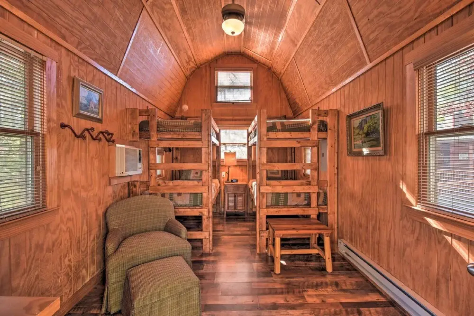 Rustic Cabin w/ Hot Tub: 2 Mi to Unicoi State Park