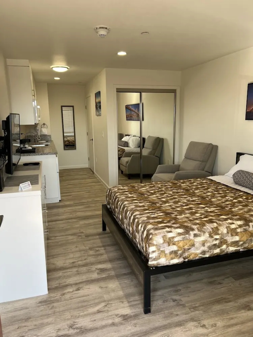 Villa Alamari Inn And Suites