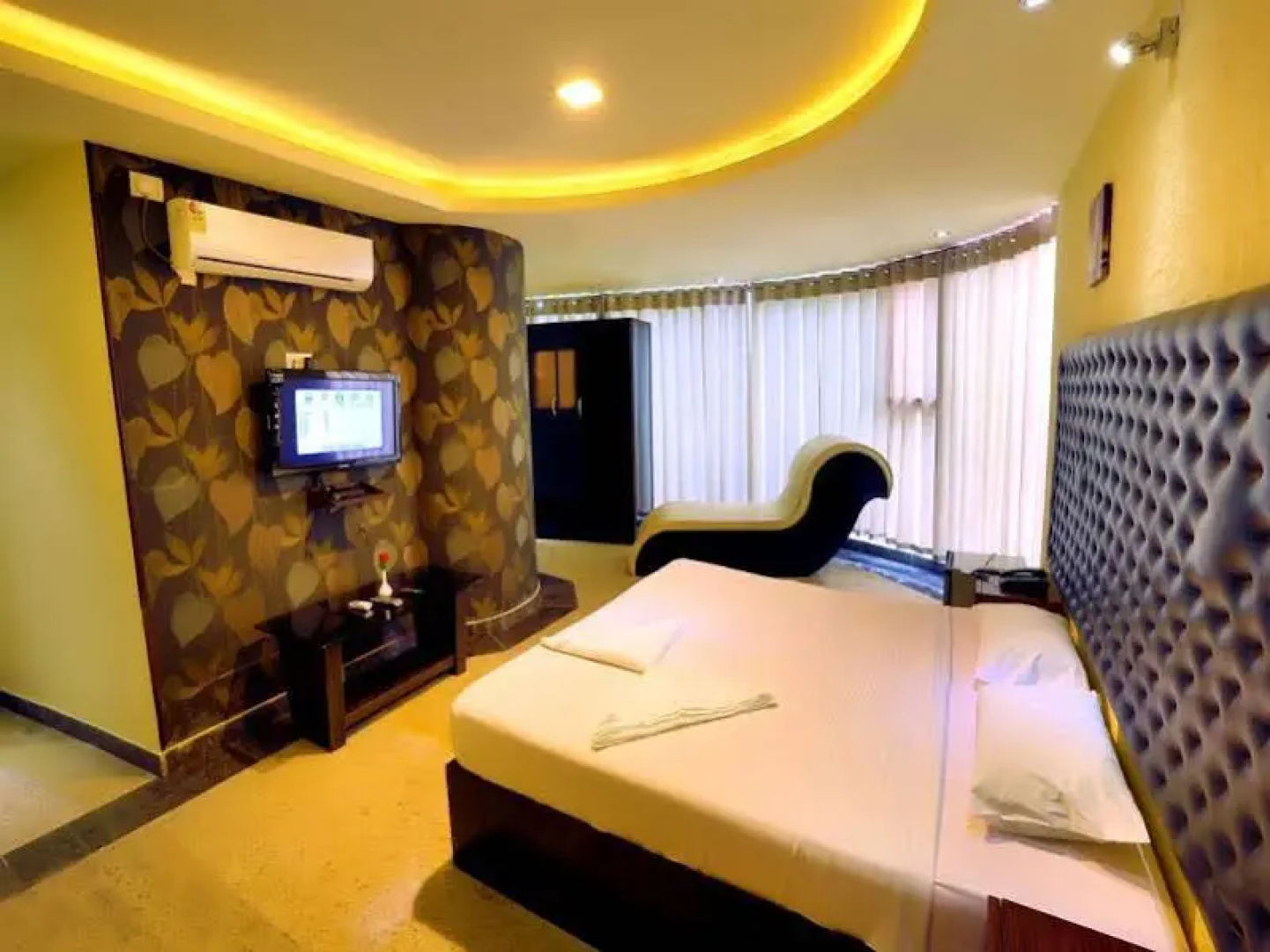 Abs International Hotel