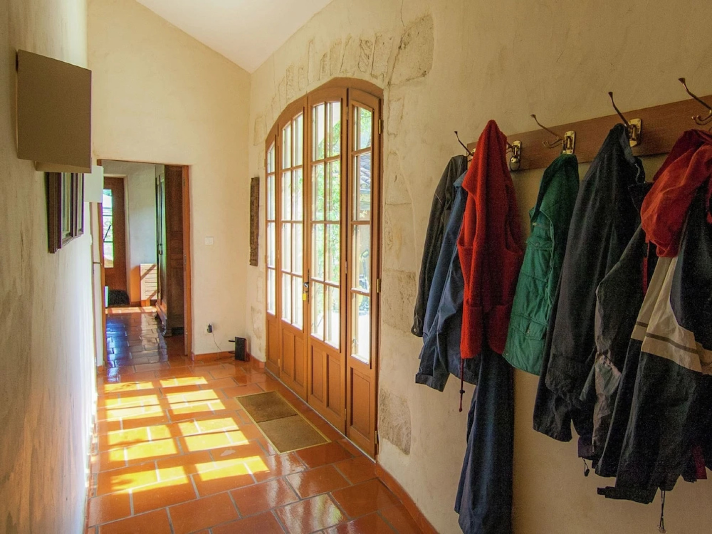 Marvelous Holiday Home in Issac With Swimming Pool