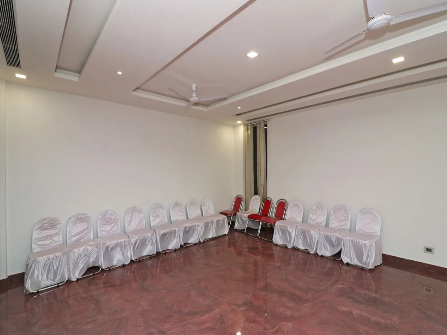 OYO 13616 Hotel Gala Galaxy