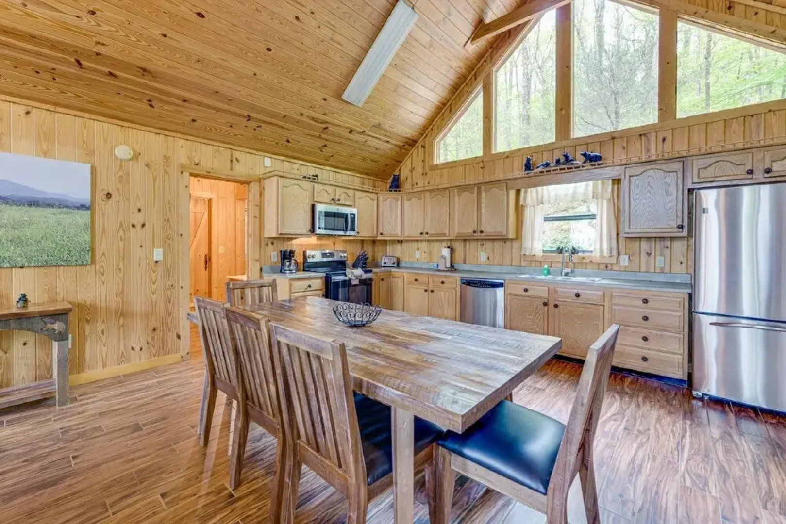 Sage Grass Retreat Wears Valley Cabin w Hot Tub Game Room Wraparound Deck