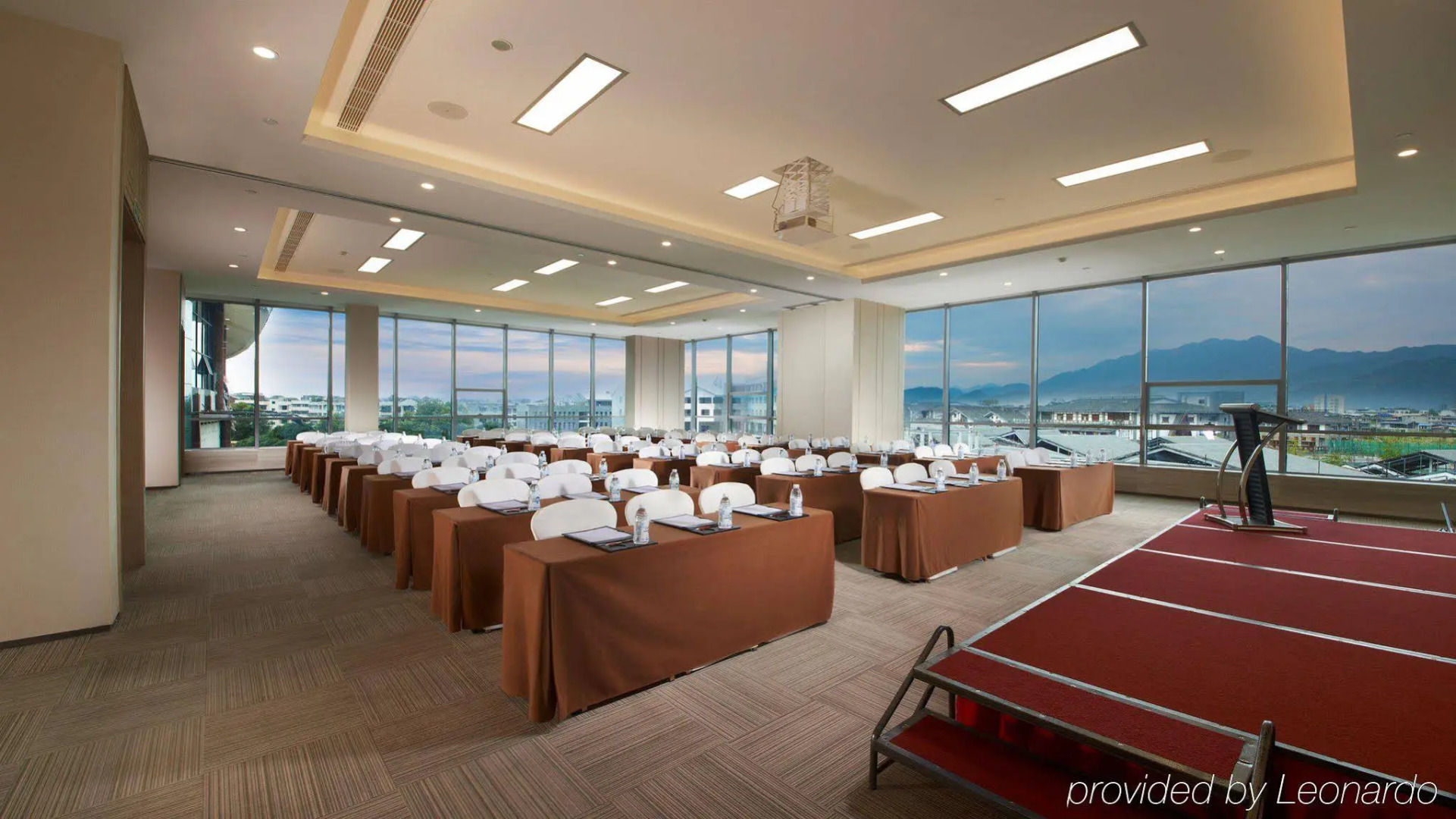 Holiday Inn Express Dujiangyan Downtown