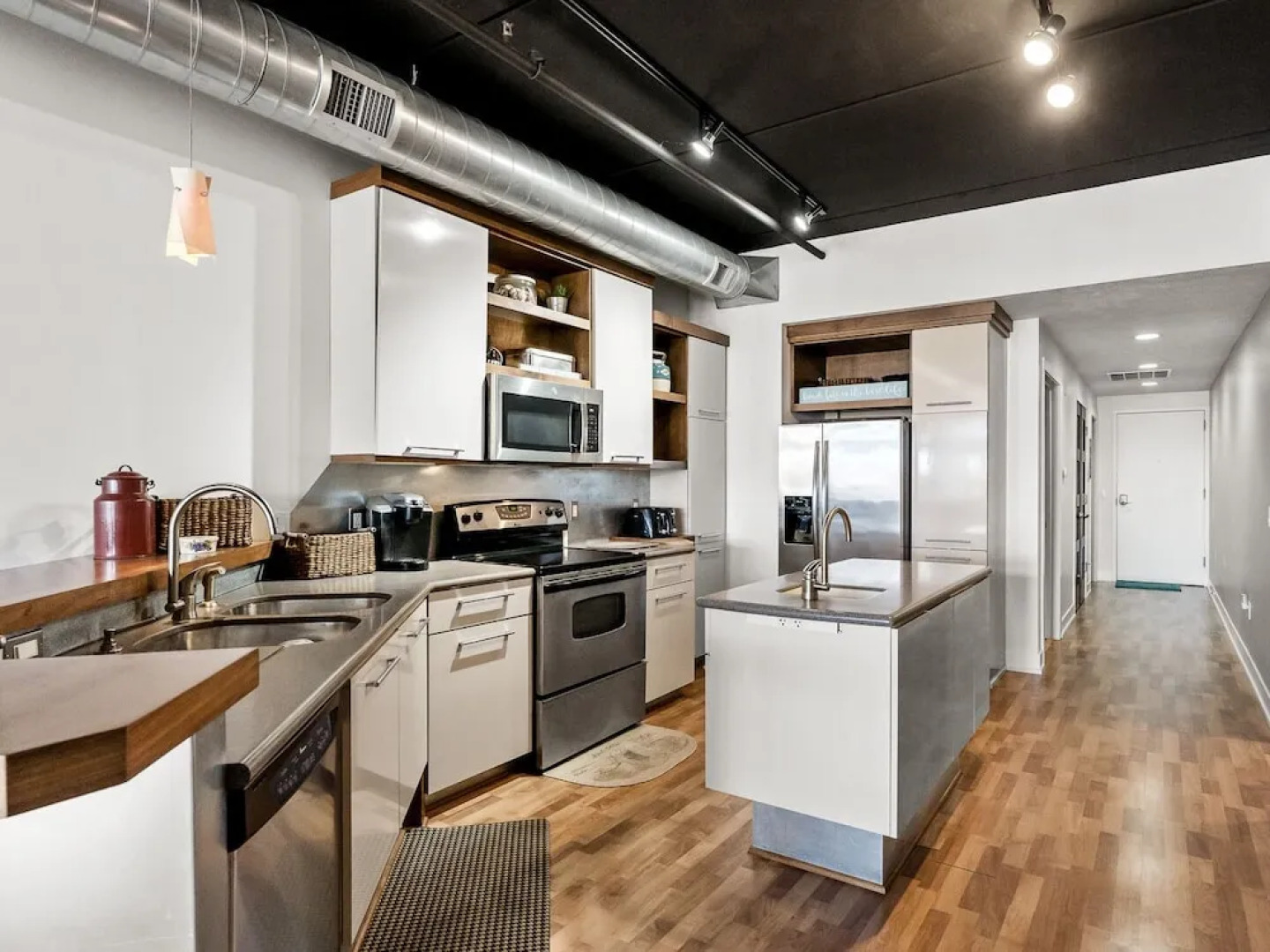 Luxurious 2BDR Loft-Condo Grand Haven 12